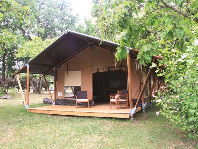 منزل الضيف Devillac  في Camping Fontaine Du Roc المظهر الخارجي الصورة