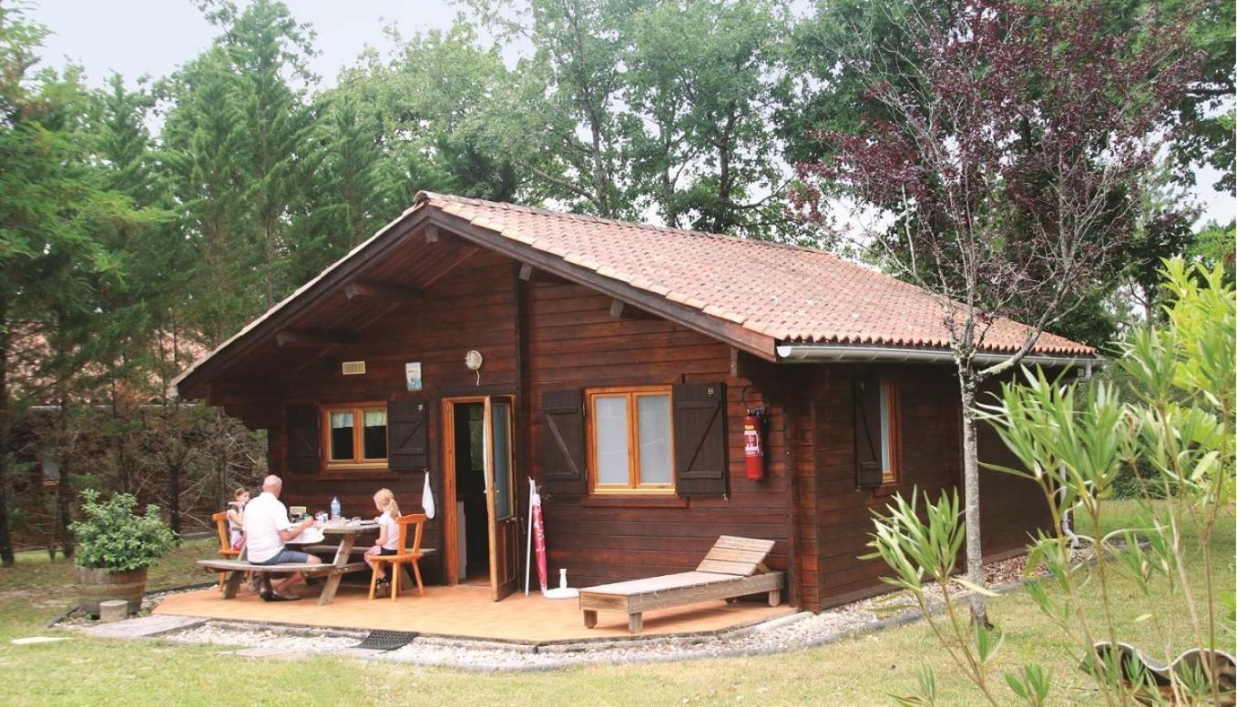 منزل الضيف Devillac  في Camping Fontaine Du Roc المظهر الخارجي الصورة