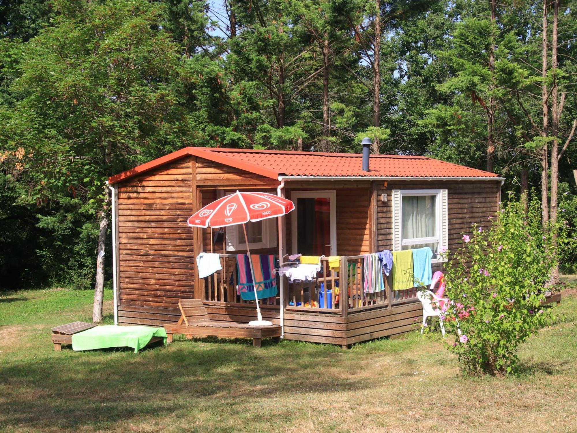 منزل الضيف Devillac  في Camping Fontaine Du Roc المظهر الخارجي الصورة