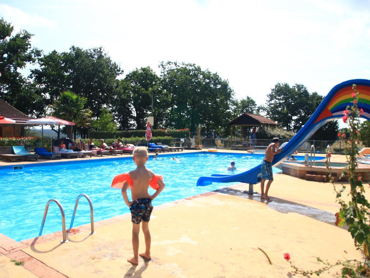 منزل الضيف Devillac  في Camping Fontaine Du Roc المظهر الخارجي الصورة